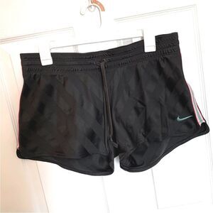 Nike | 2000s Women’s Grey Striped Dri-Fit Athletic Running Shorts Medium